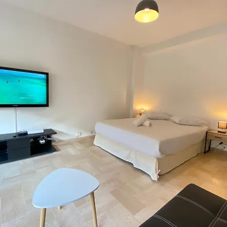 06bg - Studio 600m From The Beach - Private Parking *