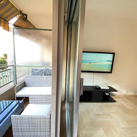 06bg - Studio 600m From The Beach - Private Parking