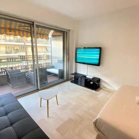 06bg - Studio 600m From The Beach - Private Parking